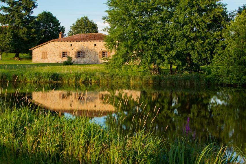 Hotel Domaine Des Etangs, Auberge Resorts Collection Massignac Exteriör bild