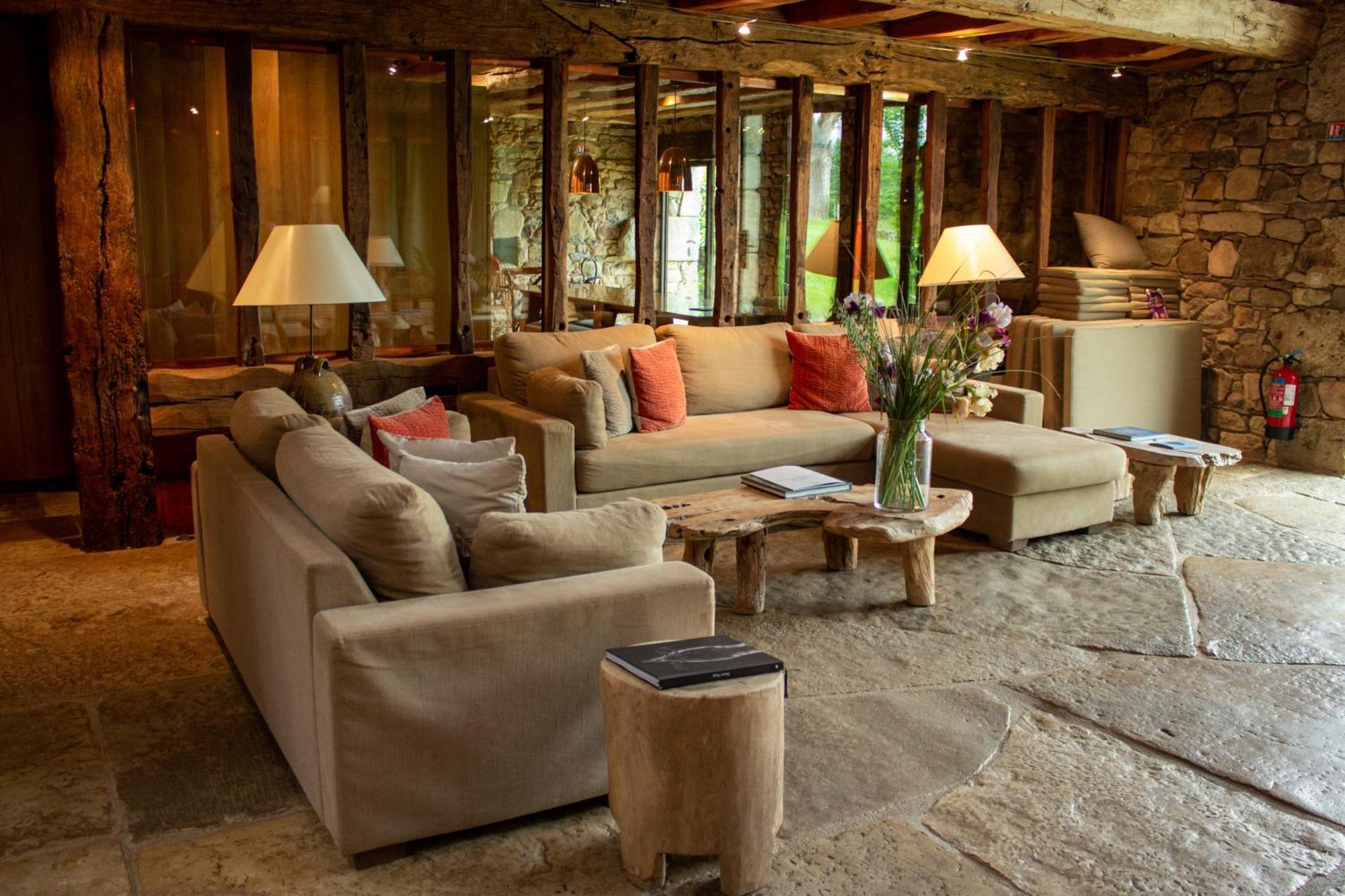 Hotel Domaine Des Etangs, Auberge Resorts Collection Massignac Exteriör bild